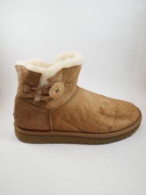 UGG Mini Bailey Button II Boot in Chestnut Ankle Low Sheepskin Sz 9 Women Bootie